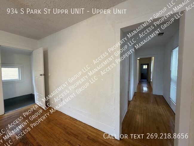 Building Photo - 934 S Park St