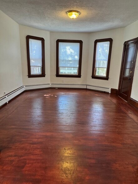 Building Photo - 87 Shawmut St