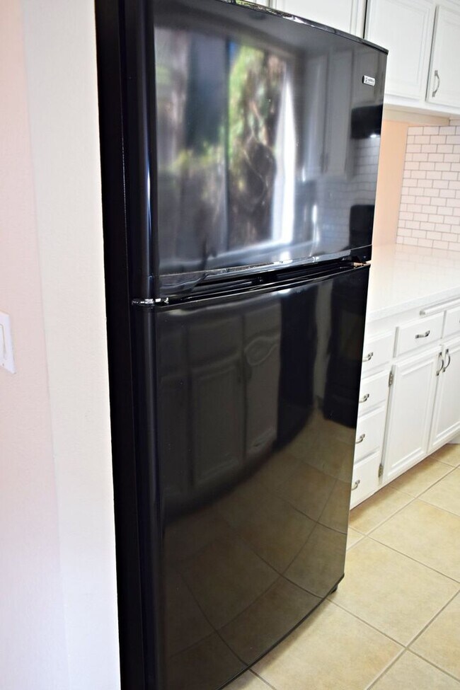 Building Photo - Modern 2 Bed 2.5Bath Townhome with Garage, Balconies & In-Unit Laundry in Linda Vista