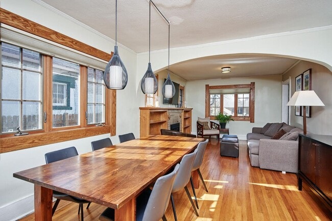 Building Photo - Long Realty & Property Management - Lovely Park Hill Home