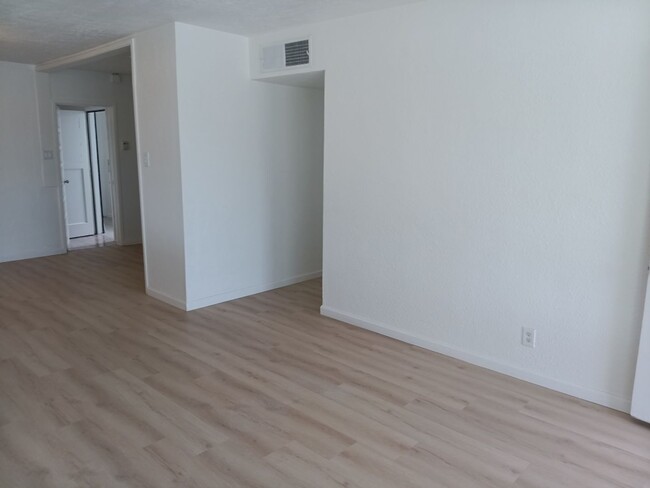 Building Photo - Cozy 4-bedroom, 2-bathroom home! Showings ...