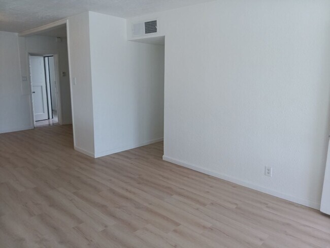 Building Photo - Cozy 4-bedroom, 2-bathroom home! Showings available Soon! Price Drop!!