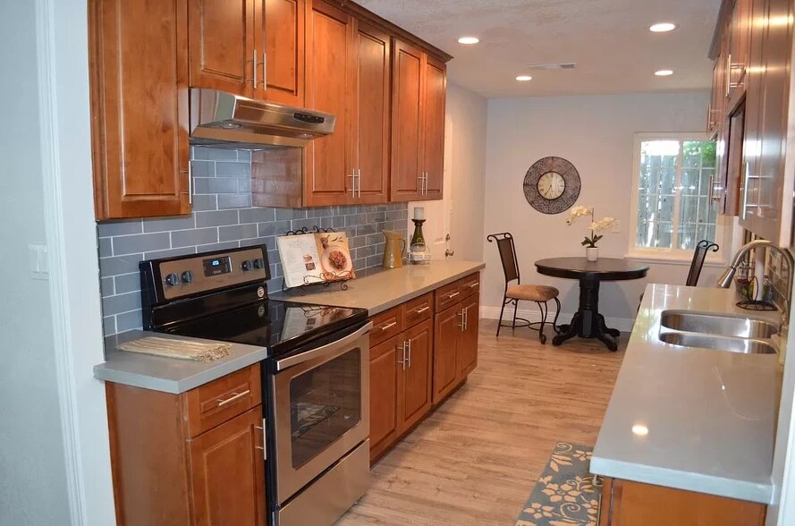 Kitchen - 2355 Geraldine Dr