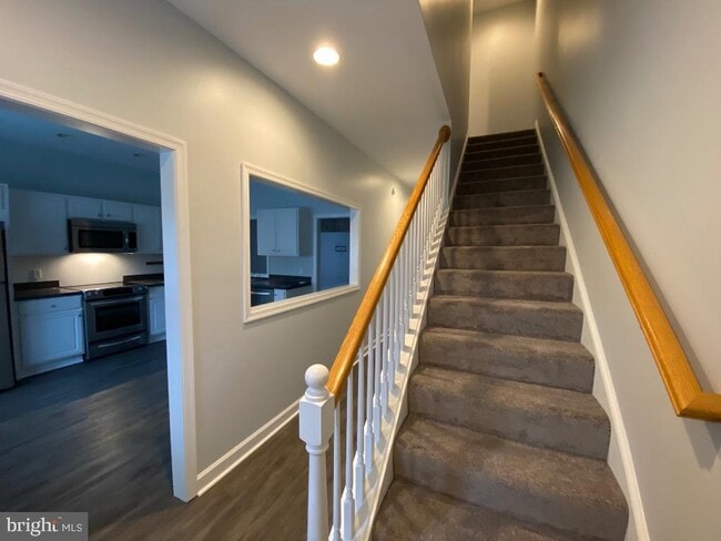 Building Photo - 28447 Pinehurst Cir