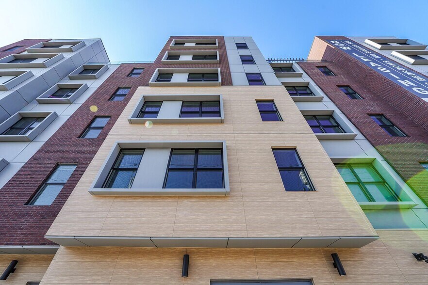 Building Photo - 3443 John F. Kennedy Blvd