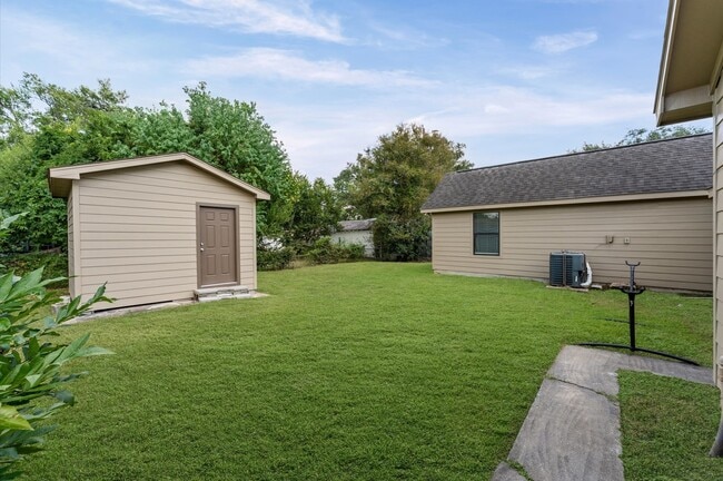 Building Photo - 5107 Gren St