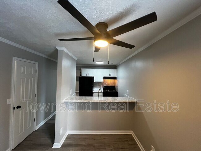 Building Photo - 5874 Century Oaks Dr