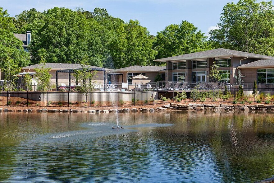 Building Photo - 2000 E Lake Pkwy
