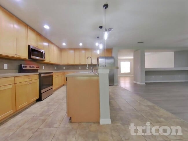 Building Photo - 321 Black Springs Ln