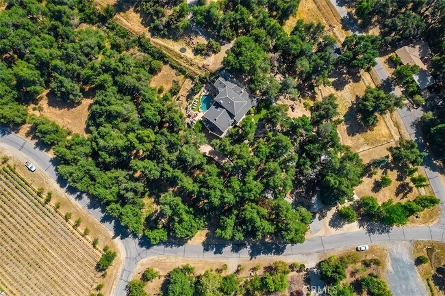 Building Photo - 35455 El Niguel Rd