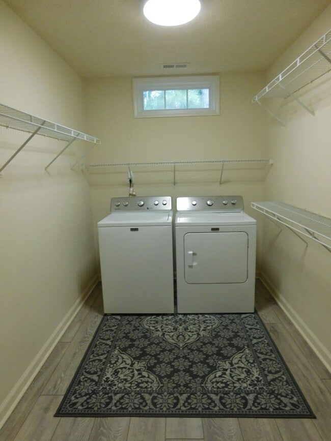 Building Photo - 225 Tobiano Dr