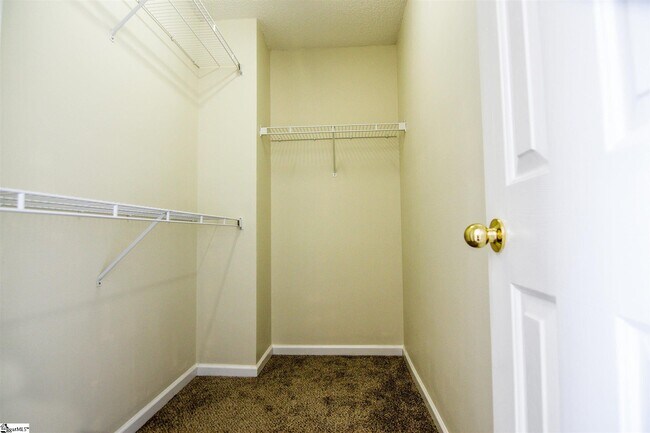 Building Photo - 8 Sunfield Ct