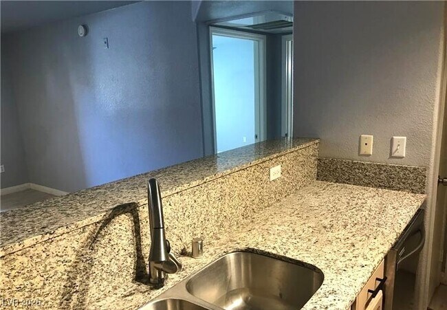 Building Photo - 555 E Silverado Ranch Blvd
