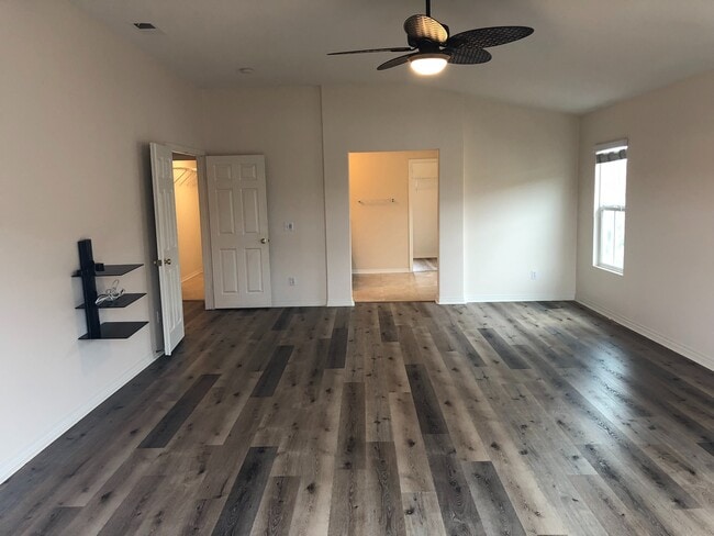 Building Photo - 4Bd/2.5 Ba Home with incredible views of Hubbert Lake!