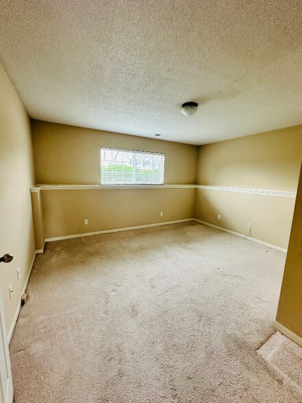 Building Photo - 813 Glenview St