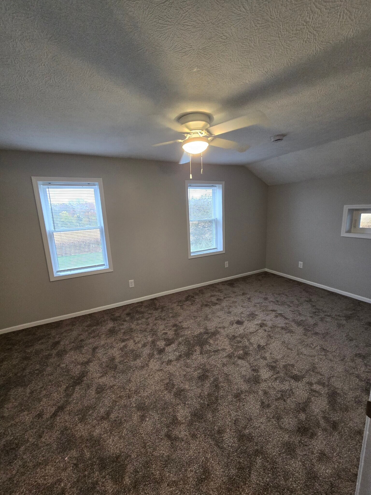 Bedroom 2 - 900 Thomas Rd