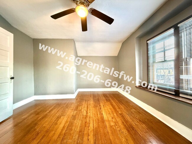 Building Photo - 3 Bedroom House