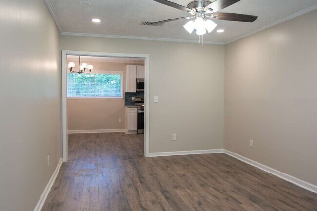 Building Photo - Charming Remodeled 3-Bed/1-Bath Home on 1 Acre — Ideal for Grad Students, Pros, or Game-Day Retre...