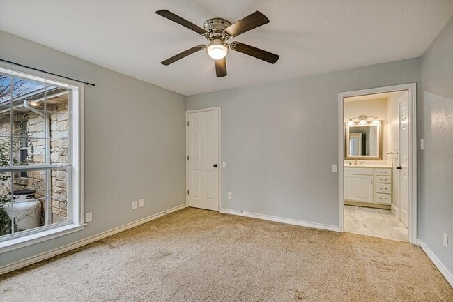 Building Photo - 11 Brookhollow Dr