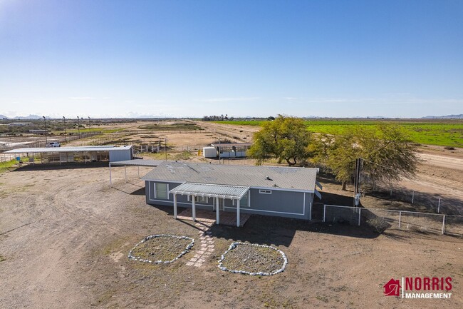 Building Photo - HORSE Property!! You Have Found a Gem