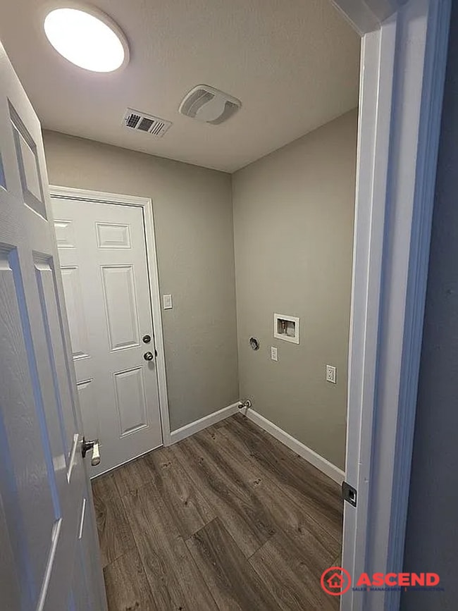 Building Photo - Beautiful Home in the Southwest!