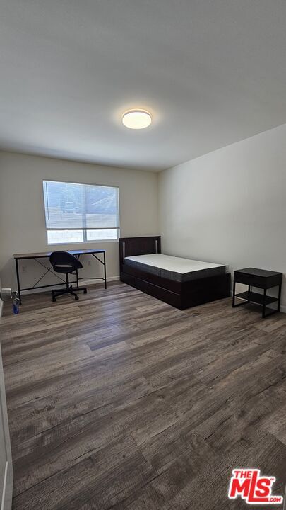Building Photo - 1320 W 37th St