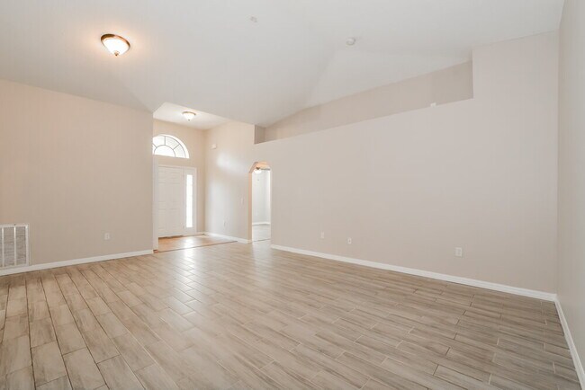 Building Photo - 1504 Sterns Dr