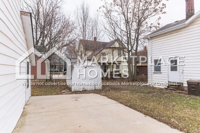 Building Photo - 315 W Carpenter St