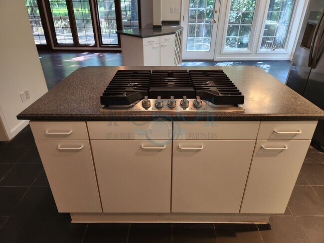 Building Photo - Available Soon! RARE! Exquisite home for l...