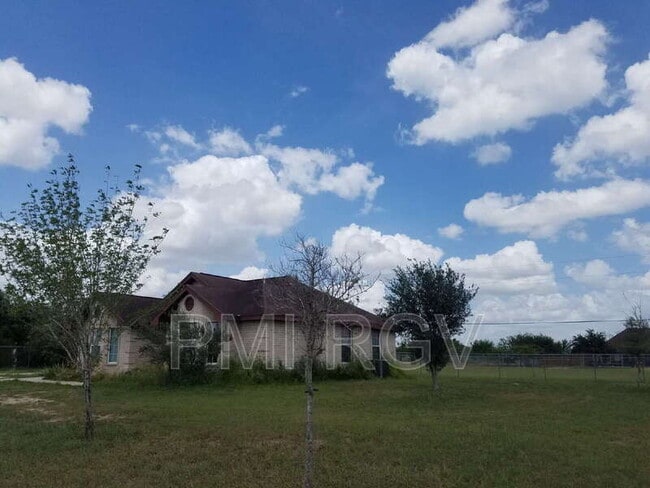 Building Photo - 8314 N Val Verde Rd
