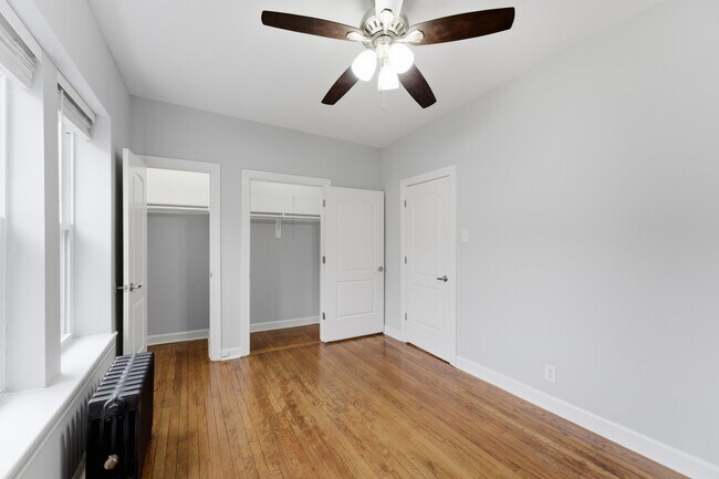 Building Photo - 1722 W Juneway Terrace