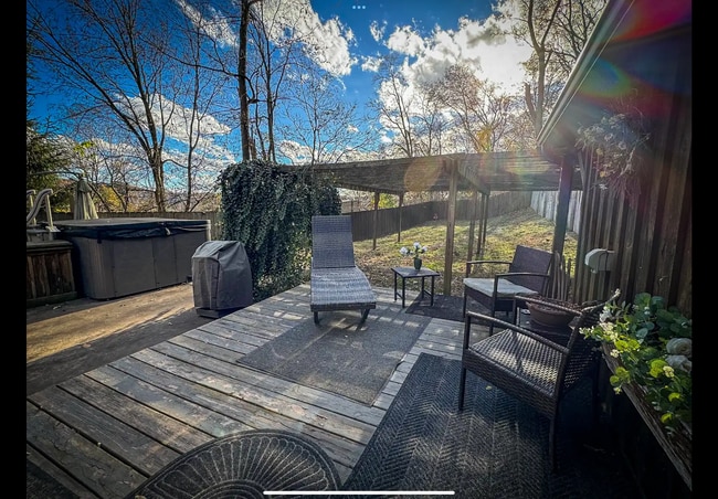 Building Photo - 27 Ann St