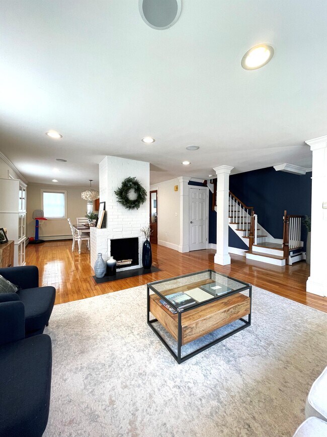 Building Photo - 36 Burroughs St