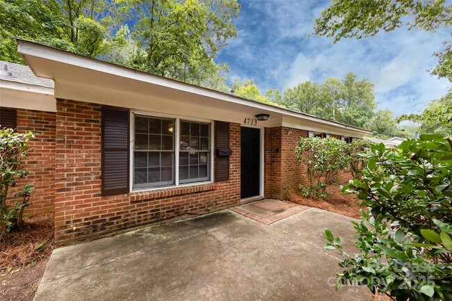 Building Photo - 4713 Belle Plaine Dr