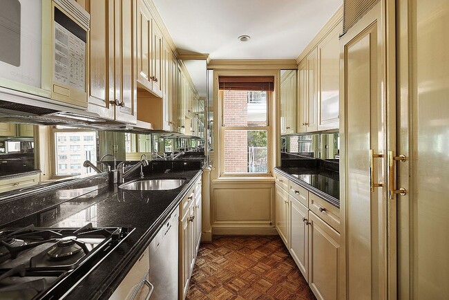 Building Photo - 50 Sutton Pl S