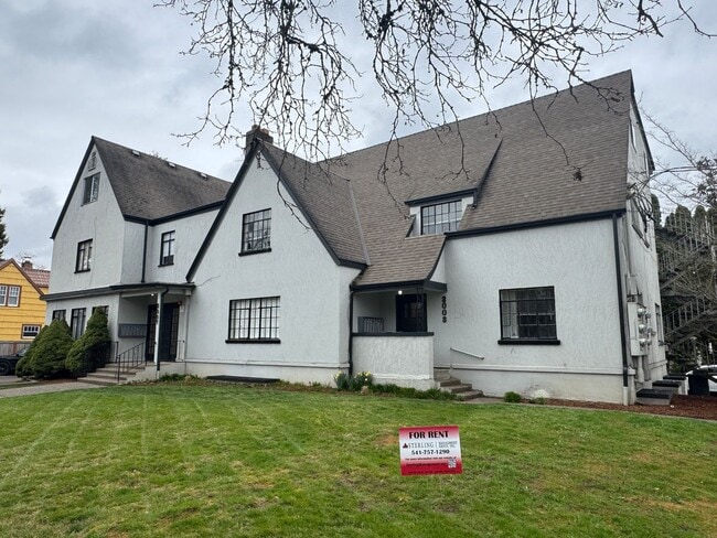 Building Photo - (949) Harrison Street Plex - 1 Bed / 1 Bat...