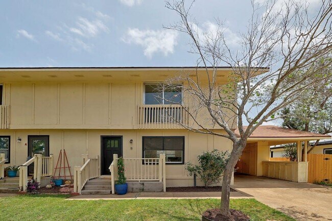 Building Photo - 5211 Thunderbird St