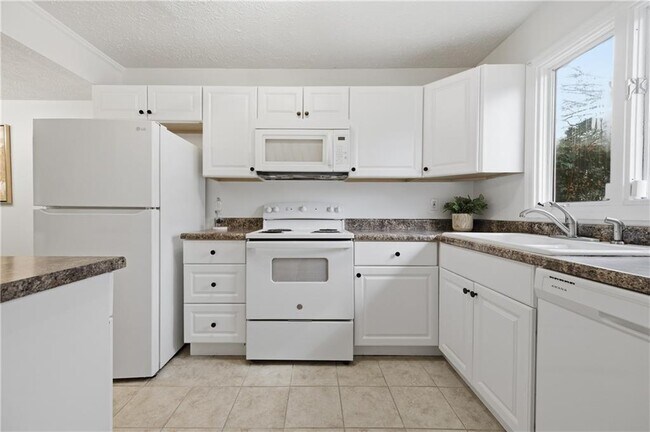 Building Photo - 1677 Wynndowne Trail