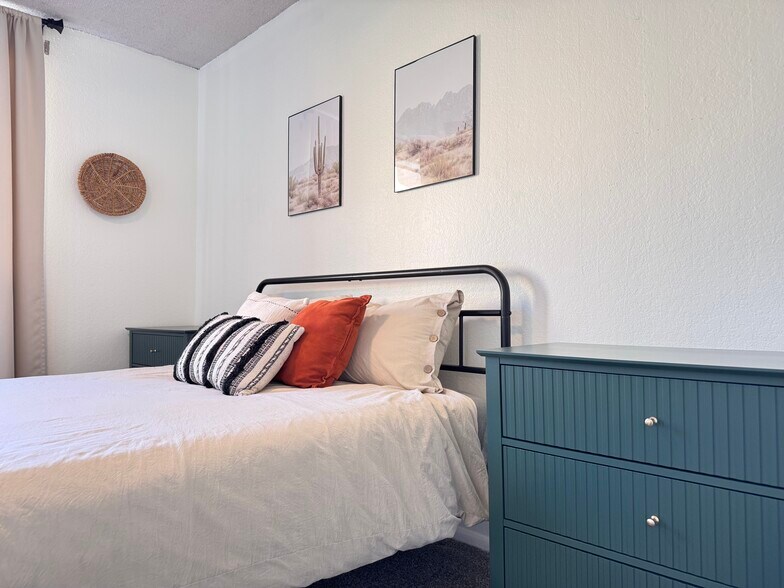 Building Photo - 18811 N 19th Ave