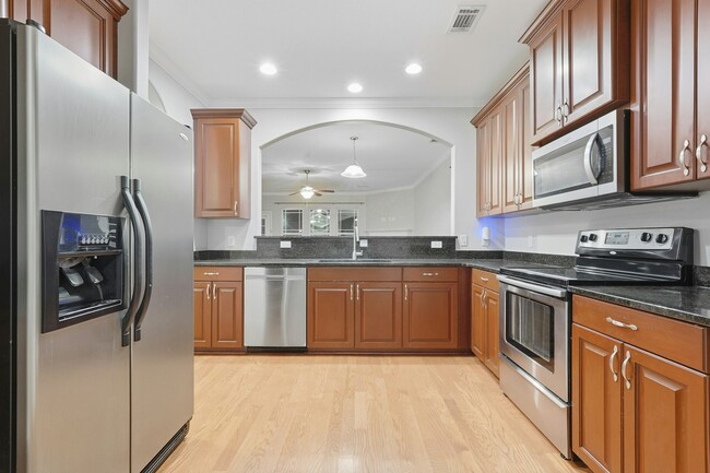 Building Photo - 218 Byron Dr