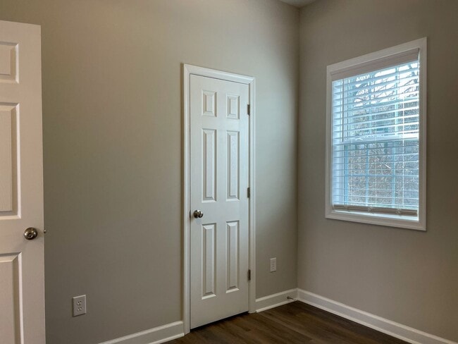 Building Photo - 510 Lakeview Ave, Colonial Heights