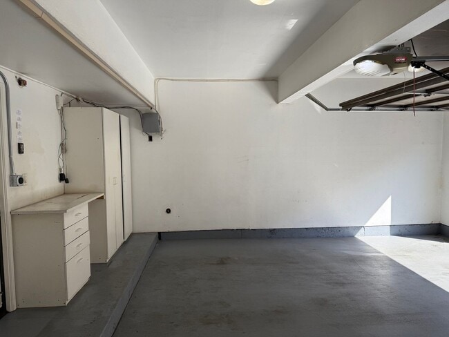 Building Photo - Beautiful Camarillo Townhome