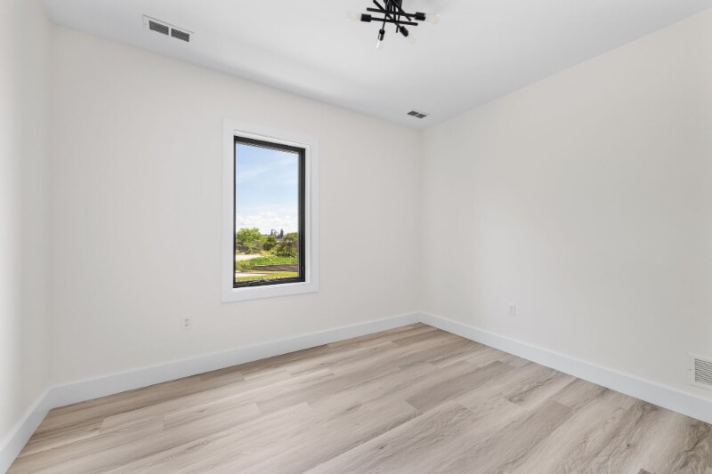 Building Photo - 1295 Holmden Ave