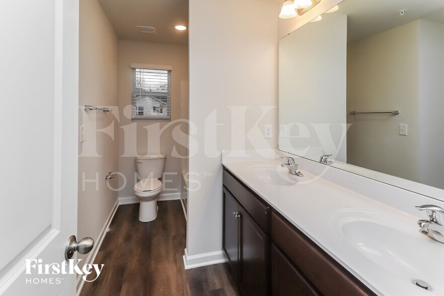 Building Photo - 2041 Cypress Village Dr NW