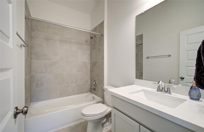 Building Photo - 2349 Goldenglade Dr