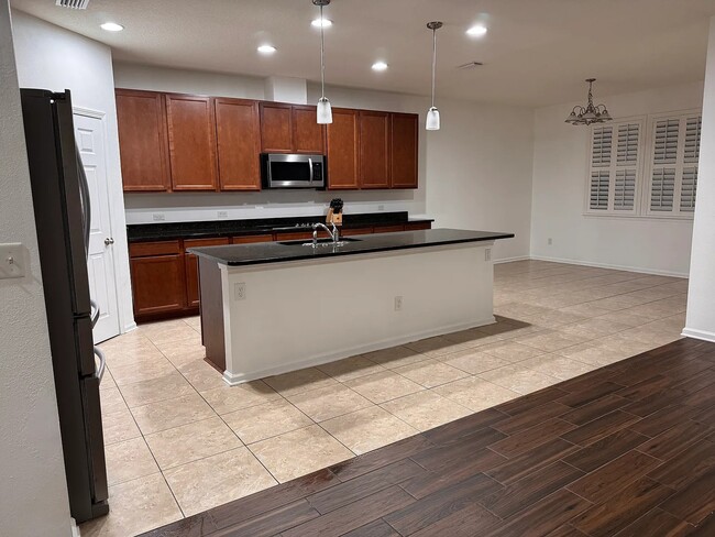 Building Photo - 1002 Wetland Ridge Cir