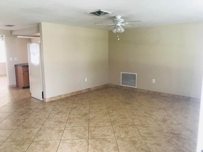 Building Photo - Beautiful 2 bedroom / 2 bath available now!