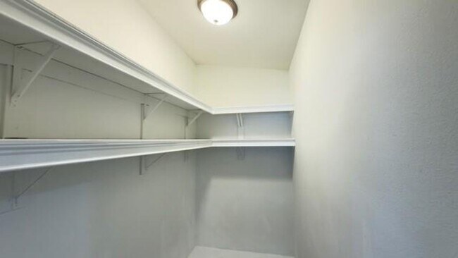 Building Photo - 4629 SW 12th St