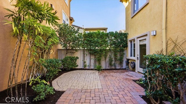 Building Photo - 8 Madagascar