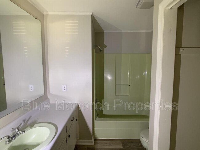 Building Photo - 221 Welch Ave